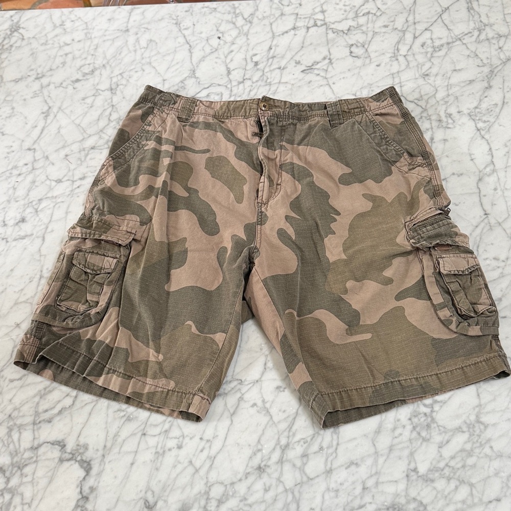 Burnside Camo Print Traveler Cargo Shorts Size 38 Brown